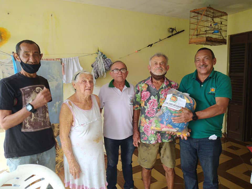 Entrega de cestas básicas arrecadadas na campanha do São João
