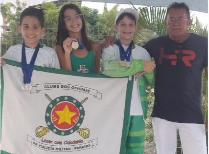 Clube dos Oficiais abre temporada da natação com 9 medalhas