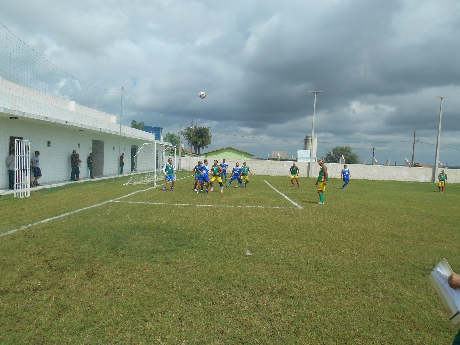 Campo de futebol receberá novo gramado em Campina Grande